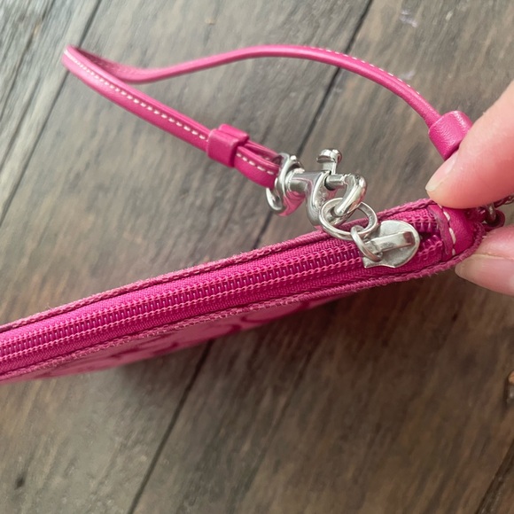 coach hot pink wristlet - Picture 4 of 4